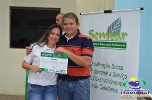 ITAQUIRAÍ ENTREGA CERTIFICADOS A ALUNOS DO PROJOVEM TRABALHADOR