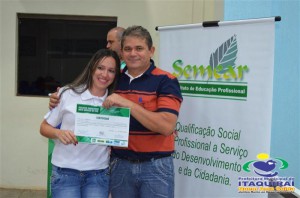 ITAQUIRAÍ ENTREGA CERTIFICADOS A ALUNOS DO PROJOVEM TRABALHADOR
