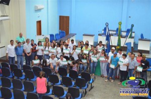ITAQUIRAÍ ENTREGA CERTIFICADOS A ALUNOS DO PROJOVEM TRABALHADOR
