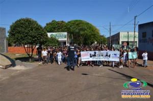 Proerd de Itaquiraí faz passeata anti drogas
