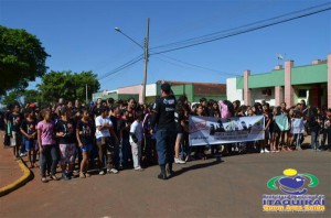 Proerd de Itaquiraí faz passeata anti drogas