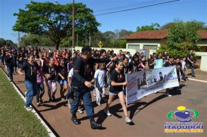 Proerd de Itaquiraí faz passeata anti drogas