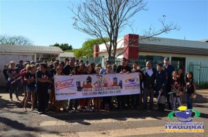 Proerd de Itaquiraí faz passeata anti drogas