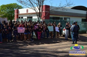 Proerd de Itaquiraí faz passeata anti drogas