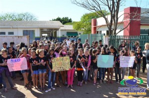 Proerd de Itaquiraí faz passeata anti drogas