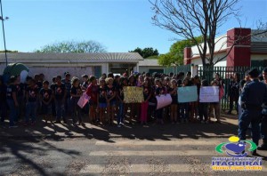 Proerd de Itaquiraí faz passeata anti drogas