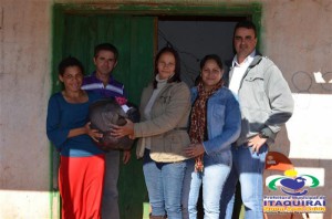 ESF JARDIM PRIMAVERA DISTRIBUI AGASALHOS PARA COMUNIDADE