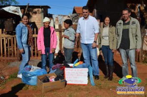 ESF JARDIM PRIMAVERA DISTRIBUI AGASALHOS PARA COMUNIDADE