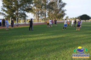 SELEÇÃO DE FUTEBOL É APRESENTADA