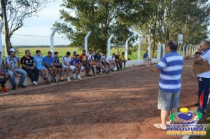 SELEÇÃO DE FUTEBOL É APRESENTADA