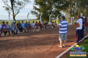 SELEÇÃO DE FUTEBOL É APRESENTADA