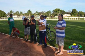SELEÇÃO DE FUTEBOL É APRESENTADA