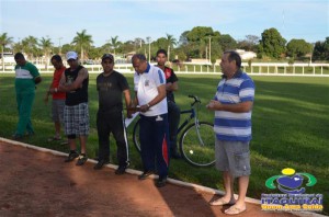 SELEÇÃO DE FUTEBOL É APRESENTADA