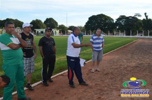 SELEÇÃO DE FUTEBOL É APRESENTADA