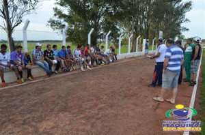 SELEÇÃO DE FUTEBOL É APRESENTADA