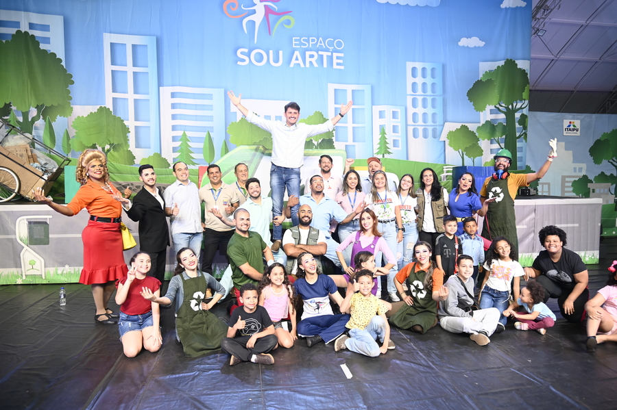 Prefeitura de Itaquiraí, Consórcio Conisul e Itaipu Binacional apresentaram teatro sobre a importância da coleta seletiva e preservação ambiental