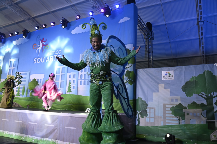 Prefeitura de Itaquiraí, Consórcio Conisul e Itaipu Binacional apresentaram teatro sobre a importância da coleta seletiva e preservação ambiental