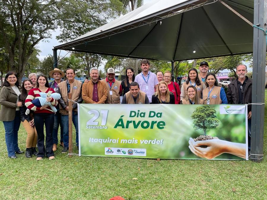 Plantio e distribuição de mudas e exposição de plantas marcam o dia da árvore em Itaquiraí