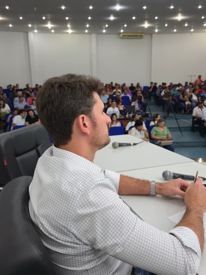 Prefeito Thalles Tomazelli participa de audiência pública sobre a crise leiteira que atinge os produtores do Conesul
