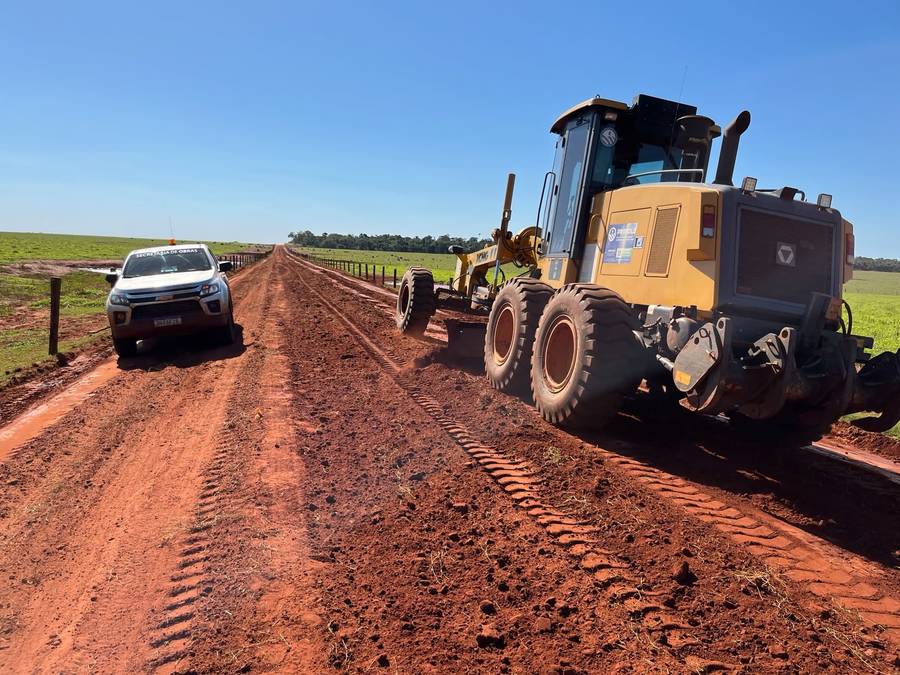 Prefeitura avança na recuperação de estradas rurais e concentra esforços em trechos mais críticos