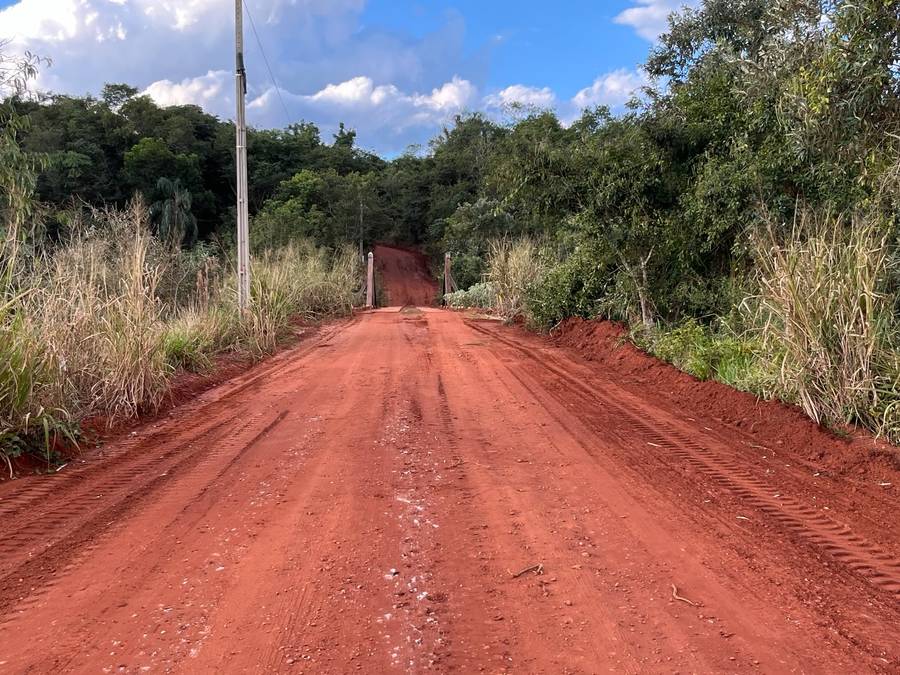 Prefeitura avança na recuperação de estradas rurais e concentra esforços em trechos mais críticos