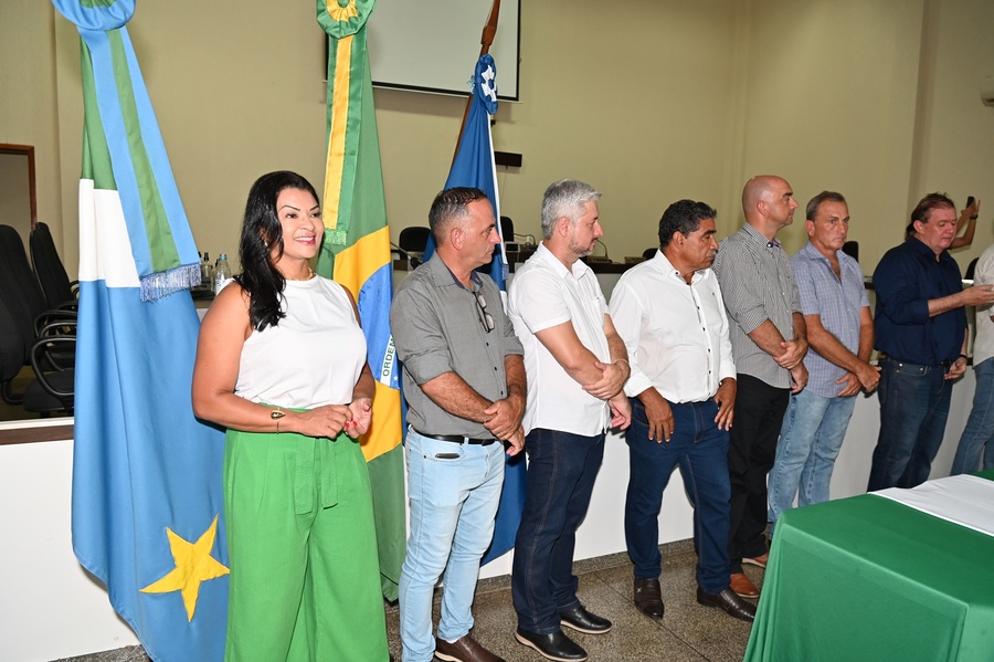 Prefeito Thalles Tomazelli, governador em exercício Barbosinha e vereadores entregam obras de saneamento e assinam autorização para o convênio de reforma e revitalização da Praça Santos Tomazelli e cooperação para instalação do Corpo de Bombeiros de Itaquiraí