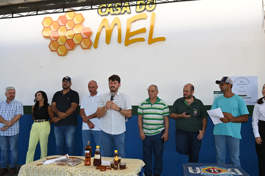 Prefeito Thalles inaugura e entrega a Casa do Mel em Itaquiraí