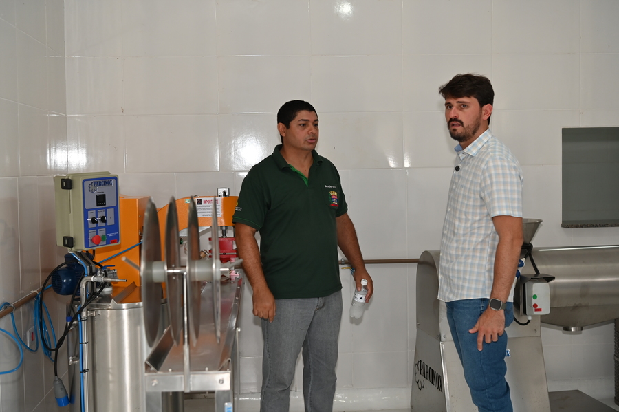Prefeito Thalles inaugura e entrega a Casa do Mel em Itaquiraí