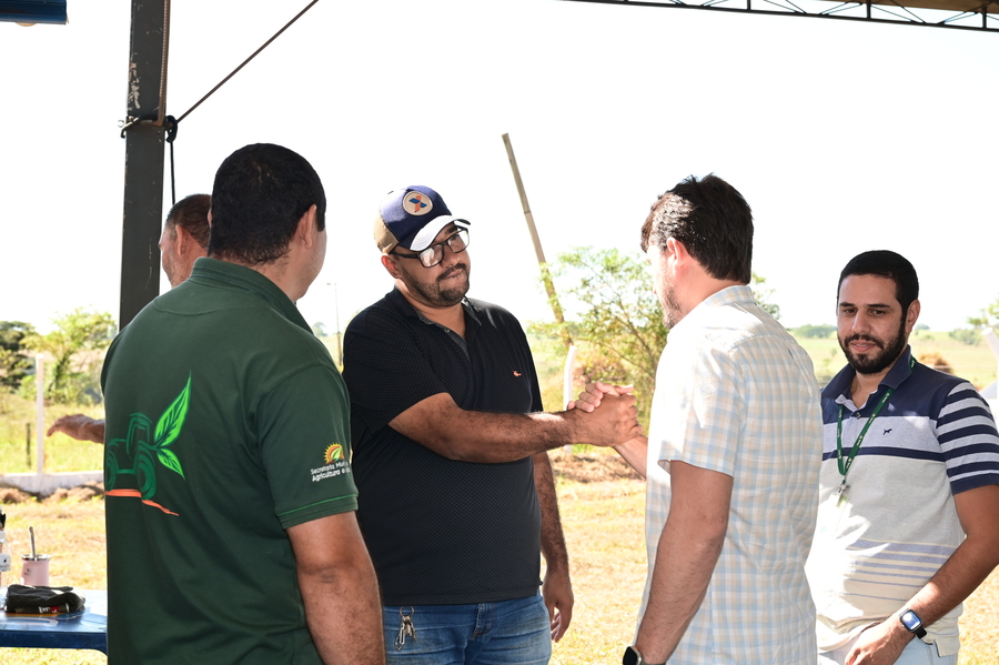 Prefeito Thalles inaugura e entrega a Casa do Mel em Itaquiraí