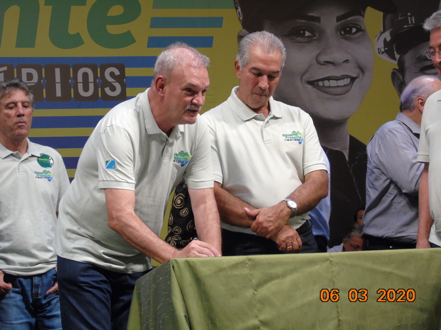 Prefeito Ricardo assina protocolo de investimentos para Itaquiraí durante ato do "Governo Presente"