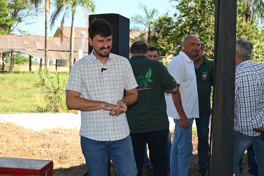 Prefeito Thalles inaugura e entrega a Casa do Mel em Itaquiraí