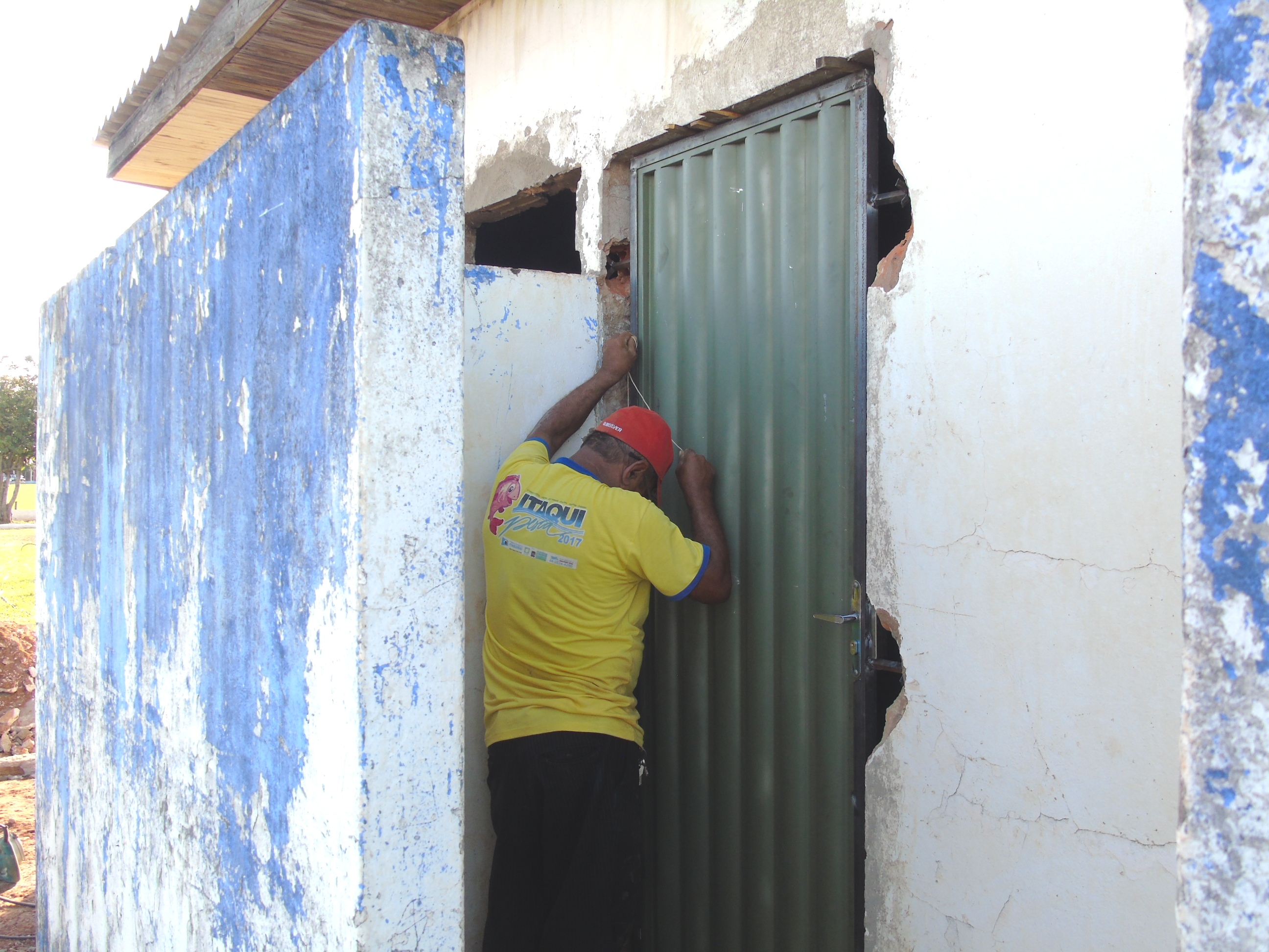 Prefeitura inicia reforma geral da Quadra Municipal de Esportes do Complexo Carminatão