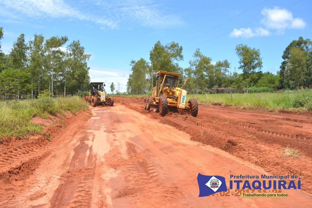Prefeitura de Itaquiraí realiza força tarefa e já recupera estradas do Assentamento Lua Branca