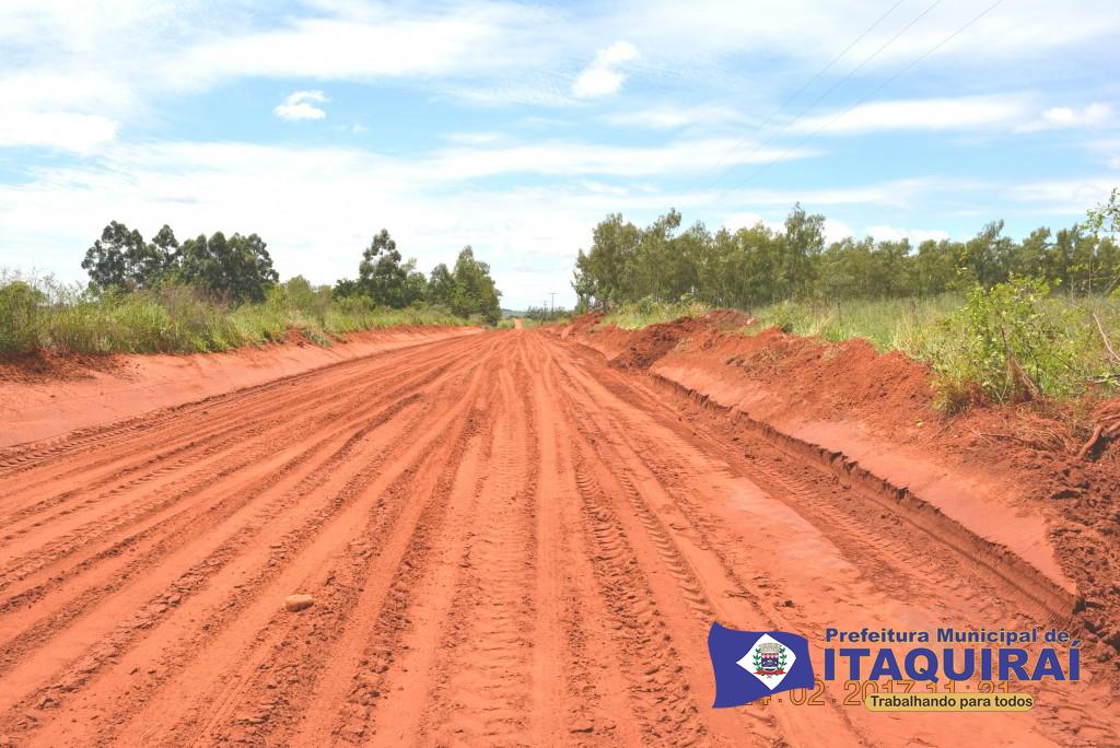 Prefeitura de Itaquiraí realiza força tarefa e já recupera estradas do Assentamento Lua Branca