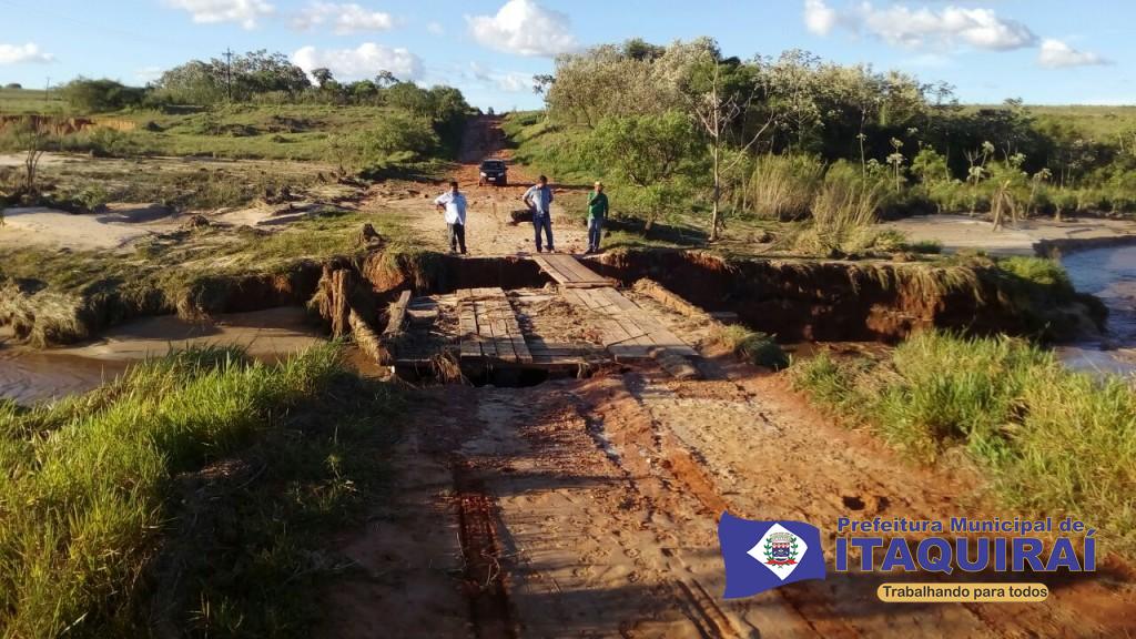 Estradas rurais e pontes são destruídas pelas intensas chuvas registradas em Itaquiraí