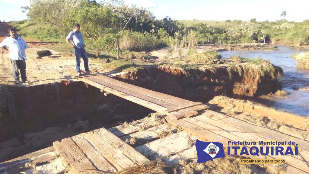 Estradas rurais e pontes são destruídas pelas intensas chuvas registradas em Itaquiraí