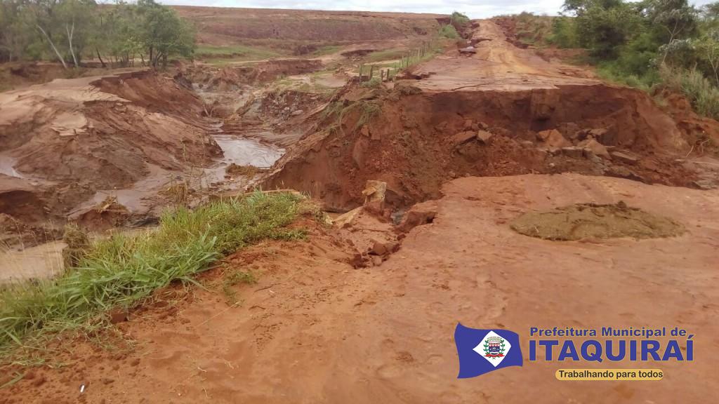 Estradas rurais e pontes são destruídas pelas intensas chuvas registradas em Itaquiraí