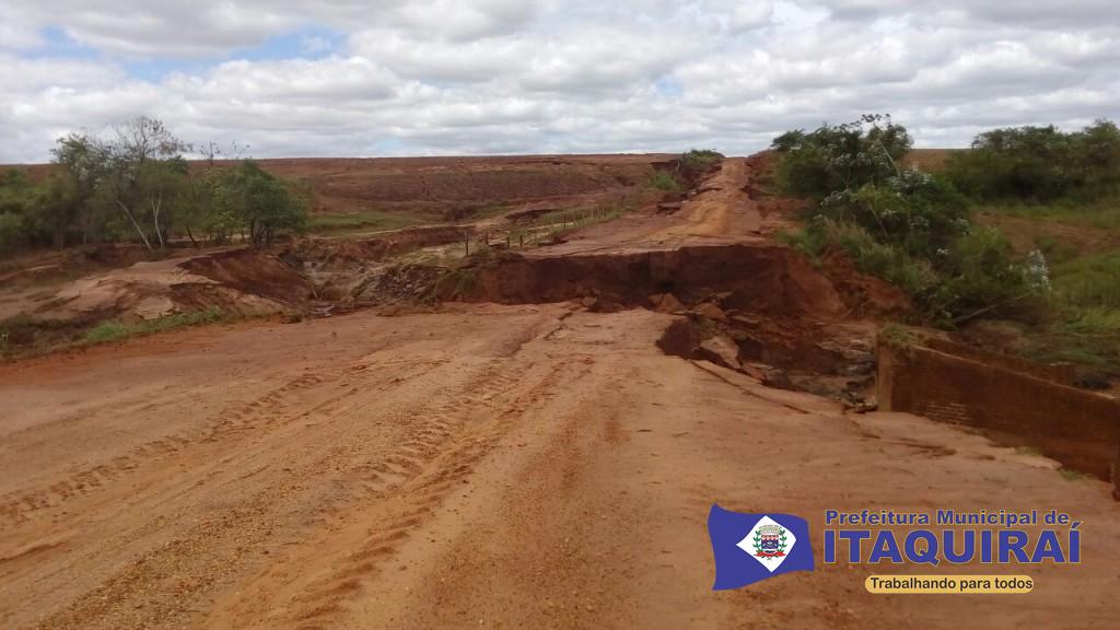 Estradas rurais e pontes são destruídas pelas intensas chuvas registradas em Itaquiraí