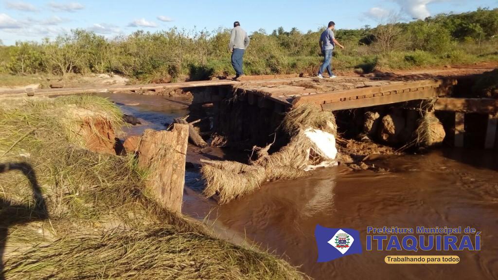 Estradas rurais e pontes são destruídas pelas intensas chuvas registradas em Itaquiraí