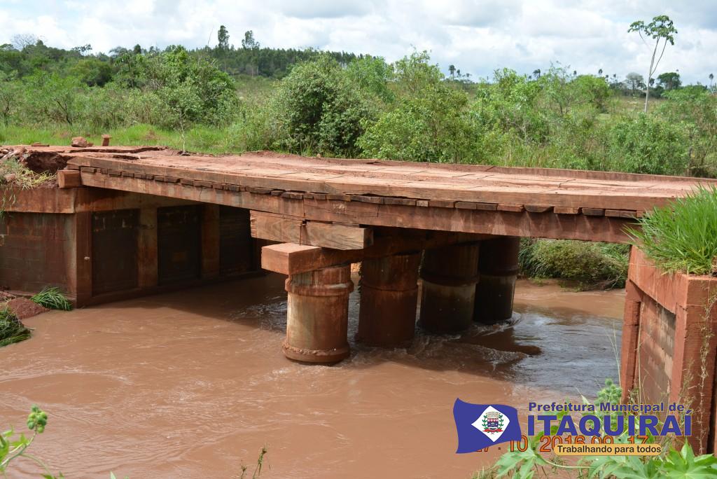Estradas rurais e pontes são destruídas pelas intensas chuvas registradas em Itaquiraí