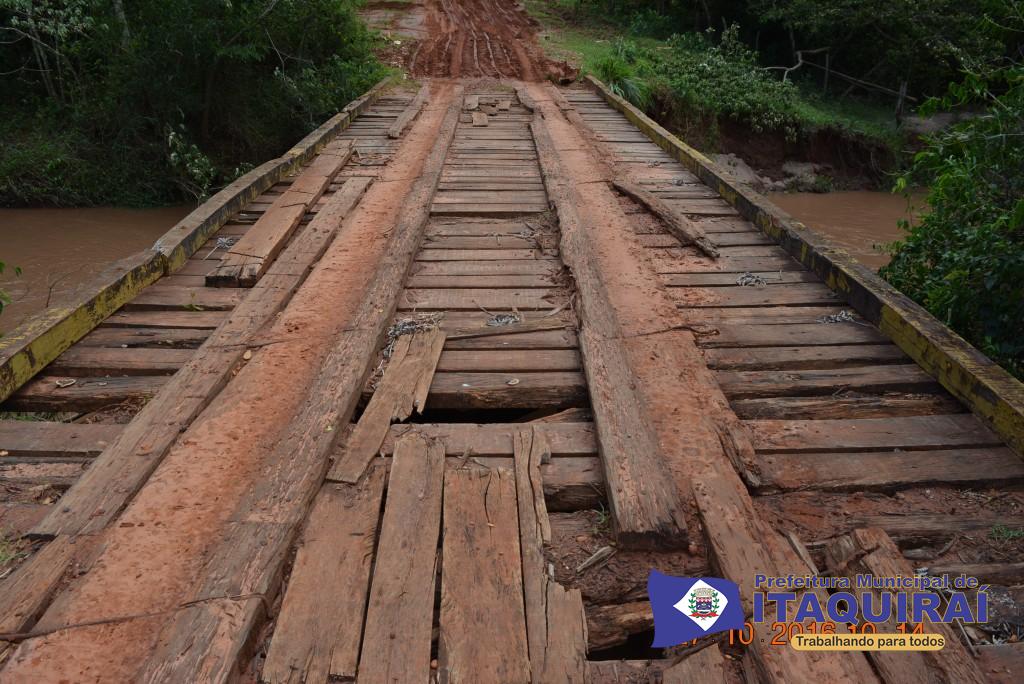 Estradas rurais e pontes são destruídas pelas intensas chuvas registradas em Itaquiraí
