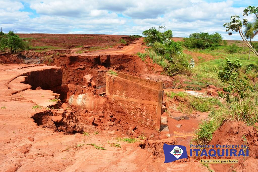 Estradas rurais e pontes são destruídas pelas intensas chuvas registradas em Itaquiraí