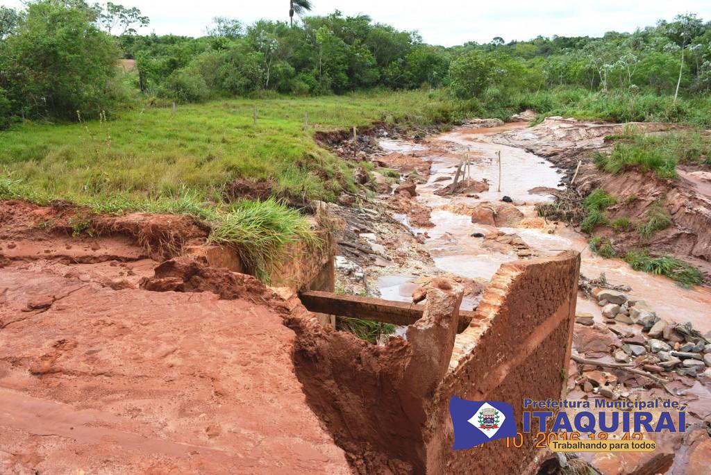 Estradas rurais e pontes são destruídas pelas intensas chuvas registradas em Itaquiraí
