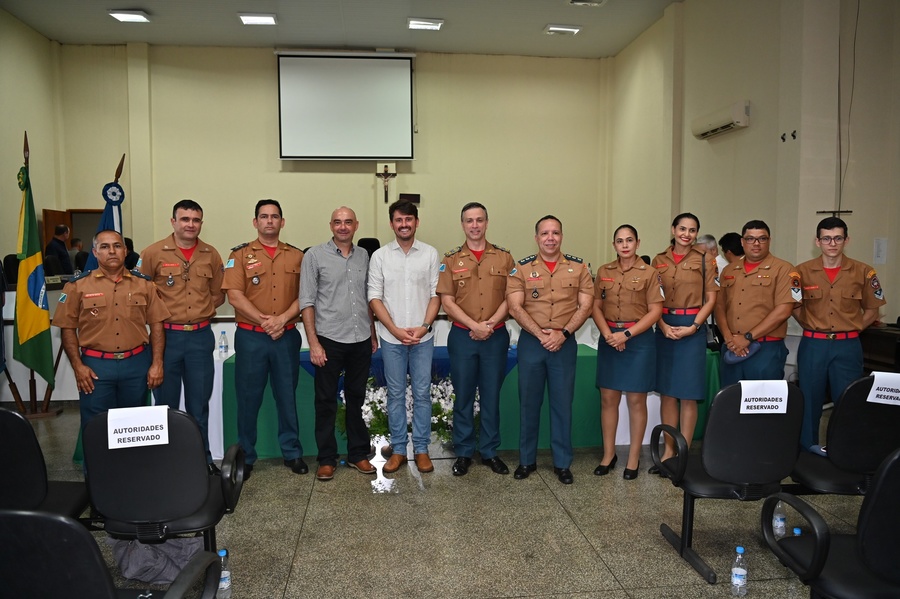 Prefeito Thalles Tomazelli, governador em exercício Barbosinha e vereadores entregam obras de saneamento e assinam autorização para o convênio de reforma e revitalização da Praça Santos Tomazelli e cooperação para instalação do Corpo de Bombeiros de Itaquiraí
