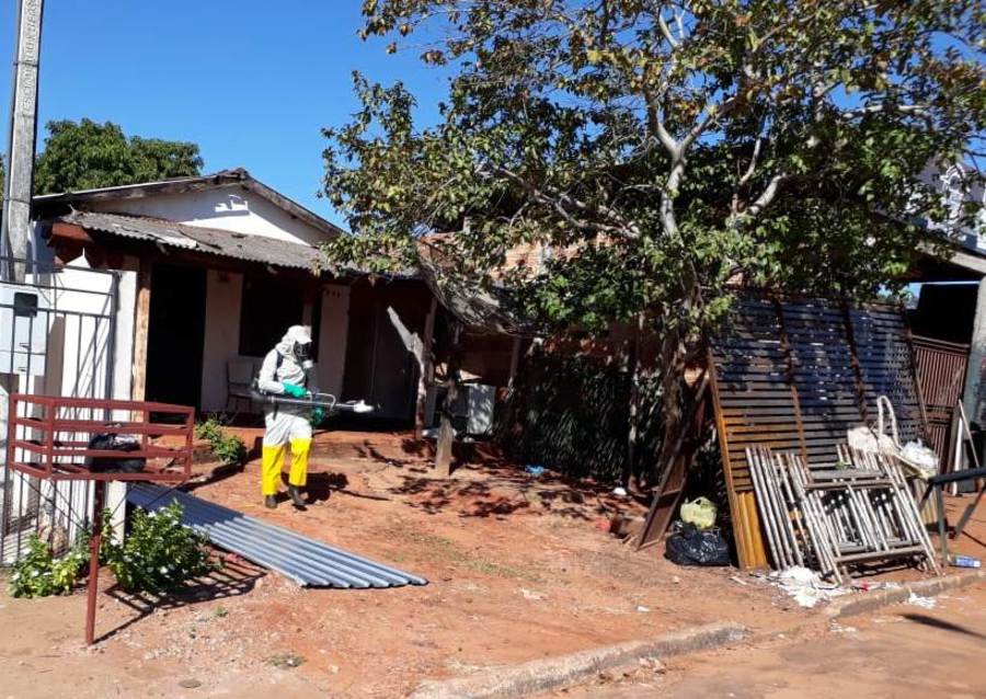 Prefeitura combate a dengue com pulverização de inseticida em toda a cidade