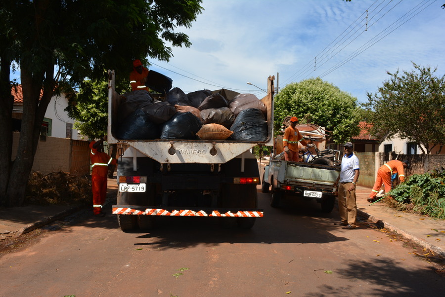 Prefeitura prossegue com mutirão de limpeza nos bairros Seac, Boa Vista e centro da cidade