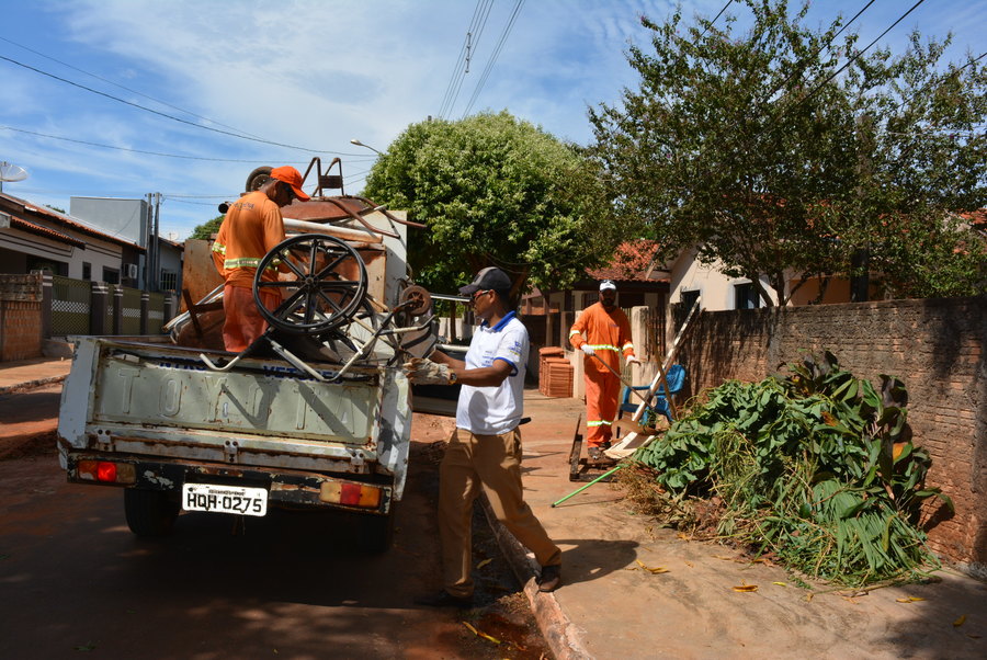 Prefeitura prossegue com mutirão de limpeza nos bairros Seac, Boa Vista e centro da cidade