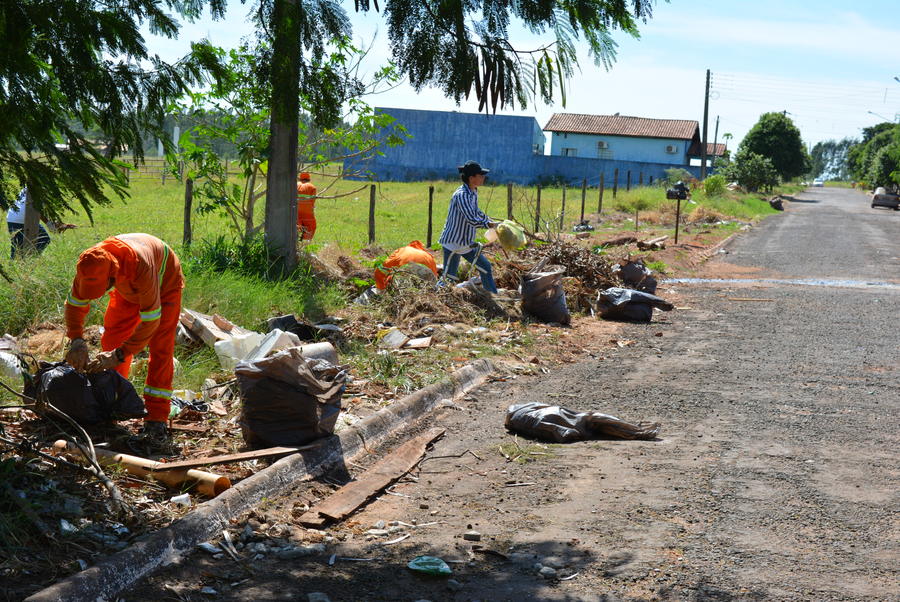 Prefeitura prossegue com mutirão de limpeza nos bairros Seac, Boa Vista e centro da cidade