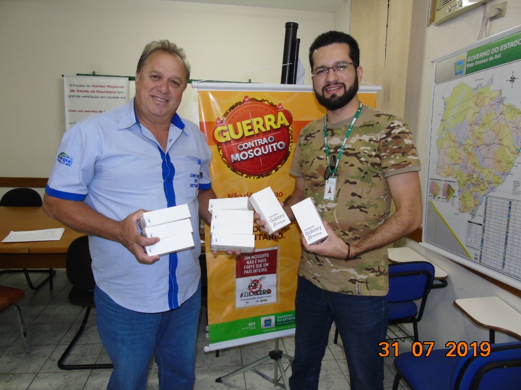 Secretário Marcelo Rosa entrega smartphones a todos os Agentes de Combate a Endemias de Itaquiraí