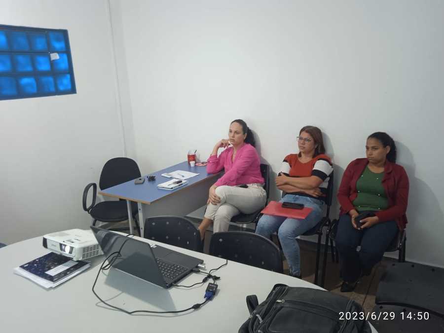 Servidores da saúde municipal recebem capacitação sobre gestão, organização financeira e processo de regulação de vagas